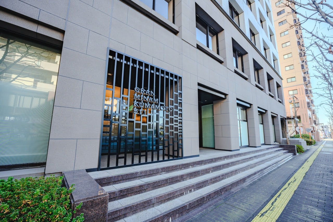 エントランス入口 エントランス入口